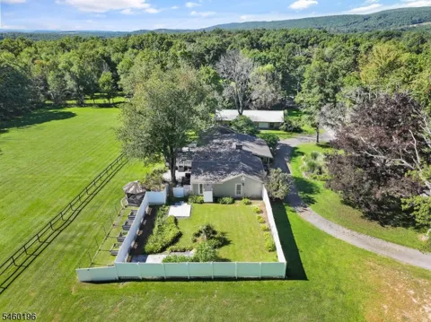 76 Glen Rd