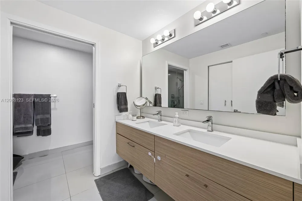 600 NE 27th St #704 Miami, FL 33137