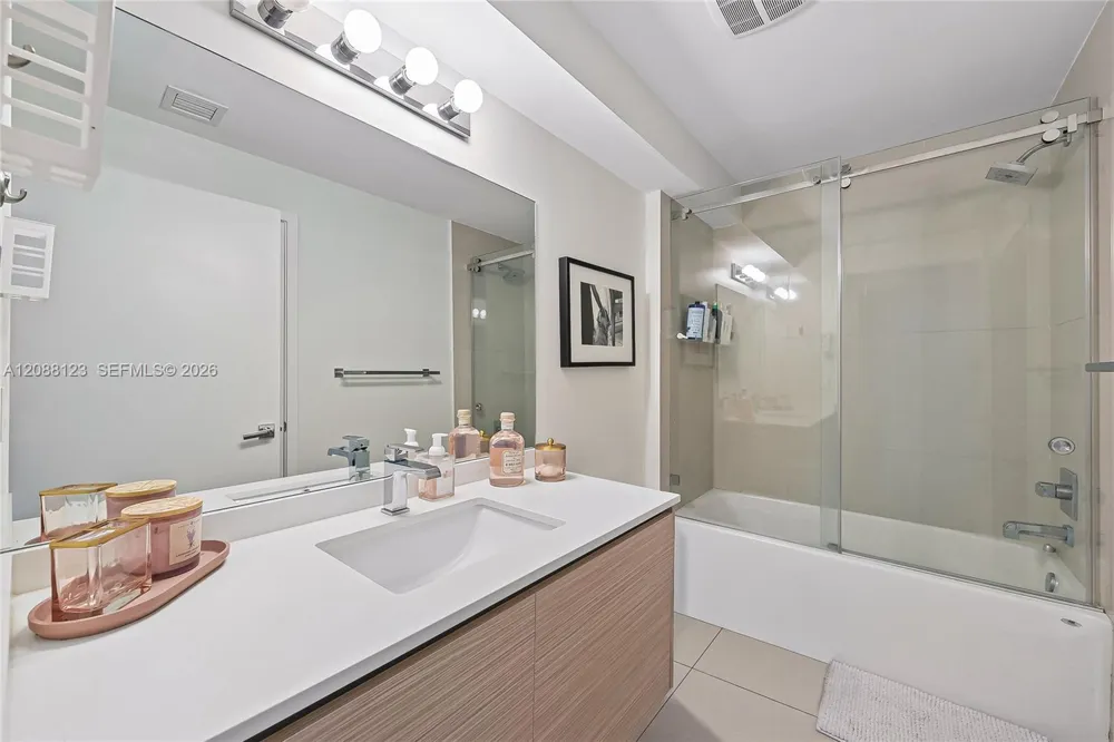 600 NE 27th St #704 Miami, FL 33137