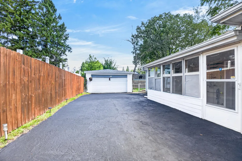887 Bryant Avenue Jackson, MI 49202