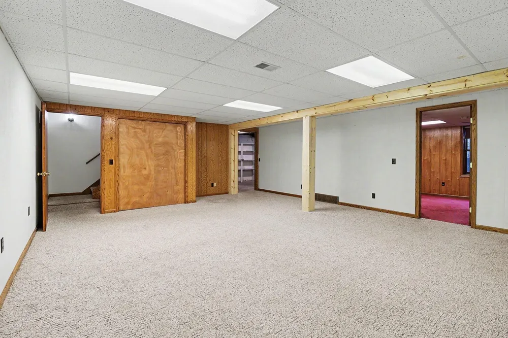 1918 Eisenhower Lane Ludington, MI 49431