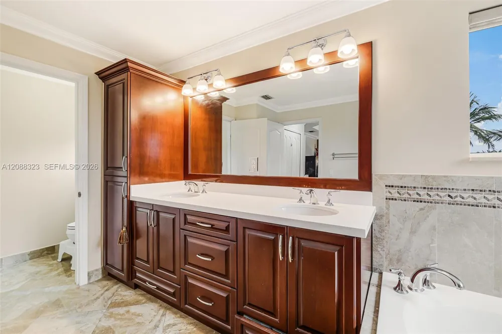 16290 SW 68th Ter Miami, FL 33193