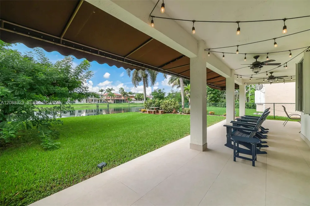 16290 SW 68th Ter Miami, FL 33193
