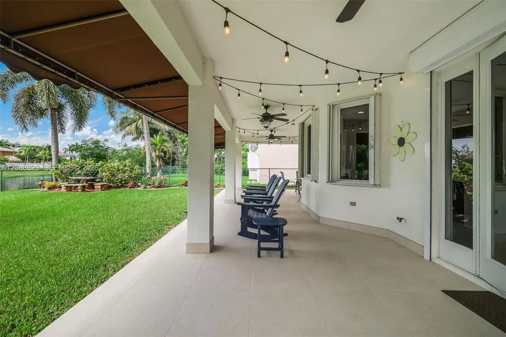 16290 SW 68th Ter Miami, FL 33193