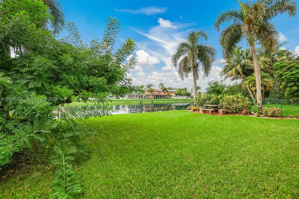 16290 SW 68th Ter Miami, FL 33193