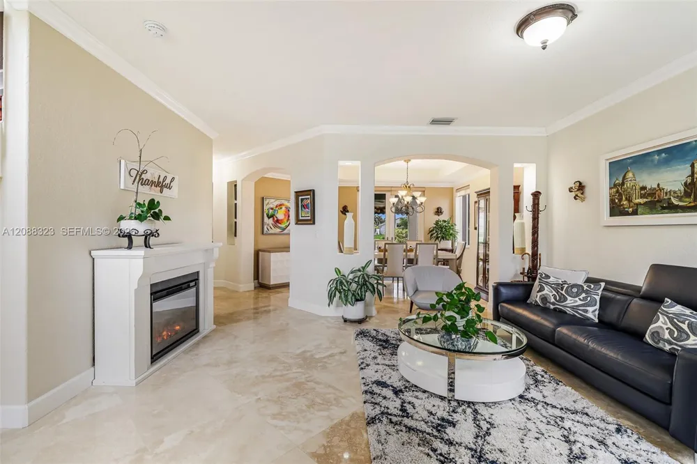 16290 SW 68th Ter Miami, FL 33193