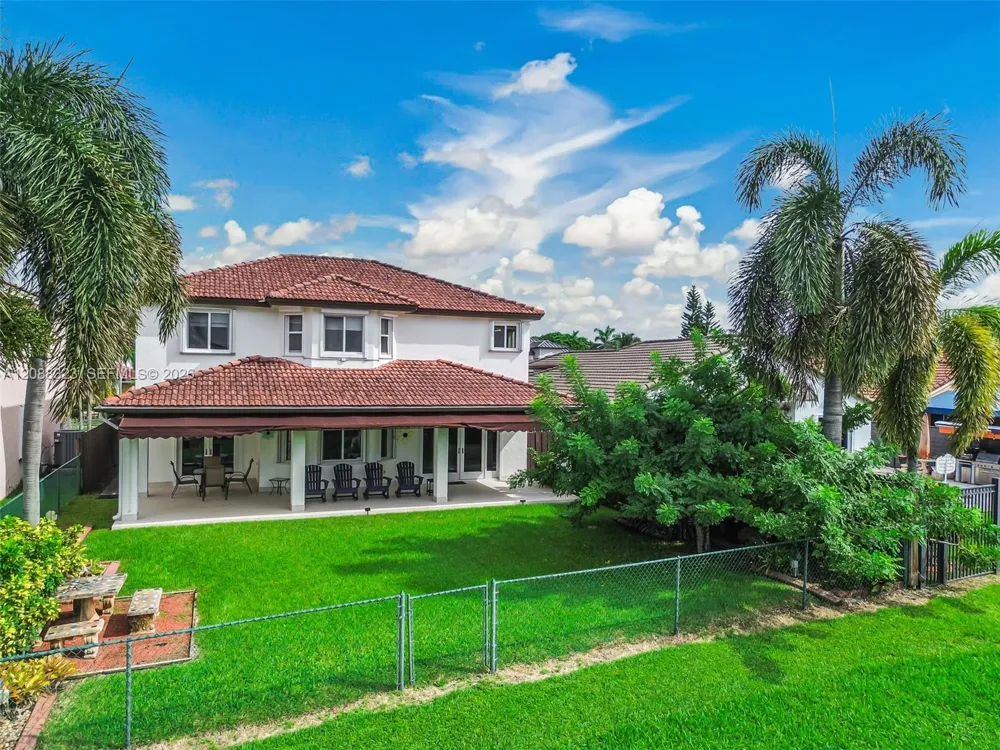 16290 SW 68th Ter Miami, FL 33193