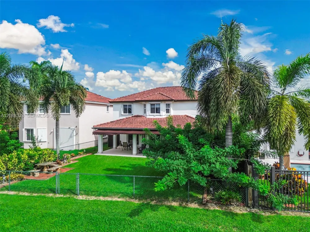 16290 SW 68th Ter Miami, FL 33193