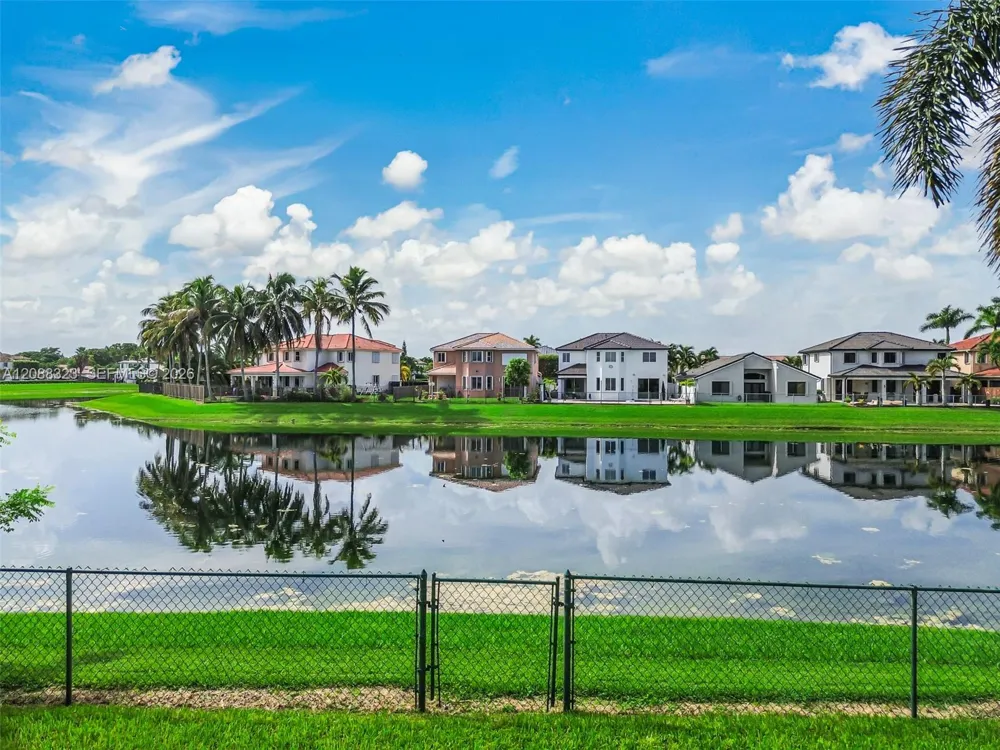 16290 SW 68th Ter Miami, FL 33193