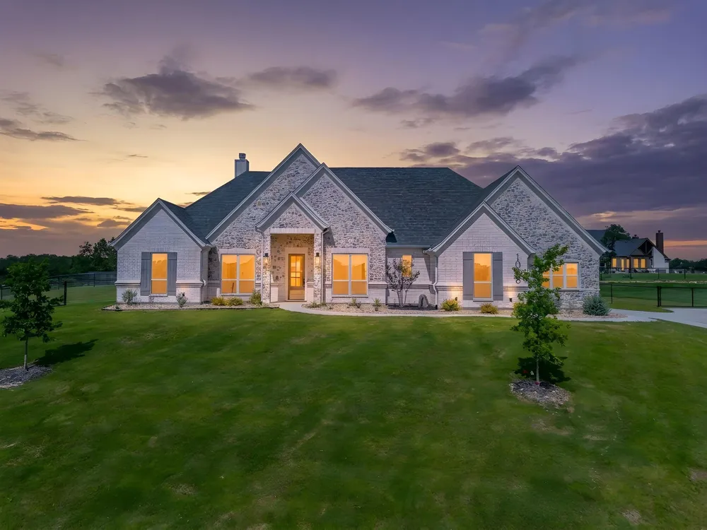 1038 Deer Island Court Azle, TX 76020