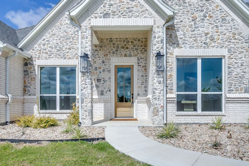 1038 Deer Island Court Azle, TX 76020