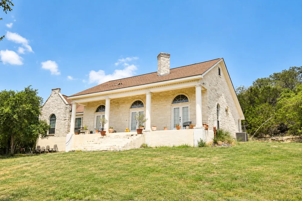 101 Harbour View Lakehills, TX 78063