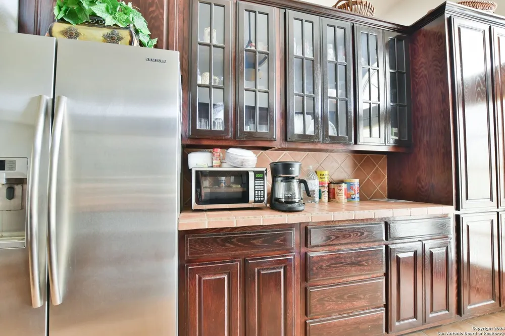 101 Harbour View Lakehills, TX 78063