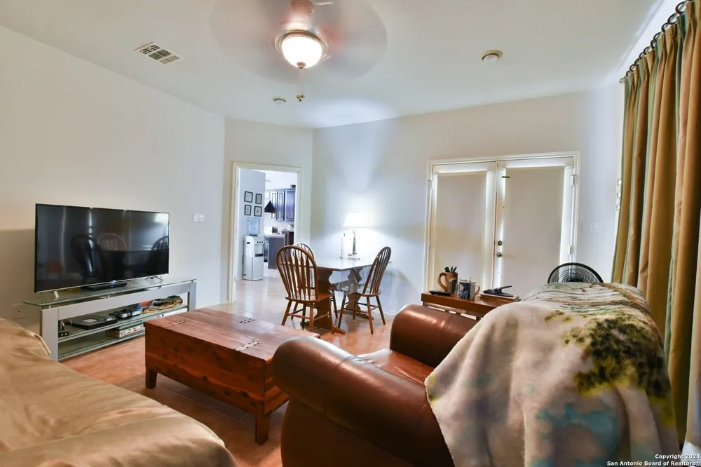 101 Harbour View Lakehills, TX 78063