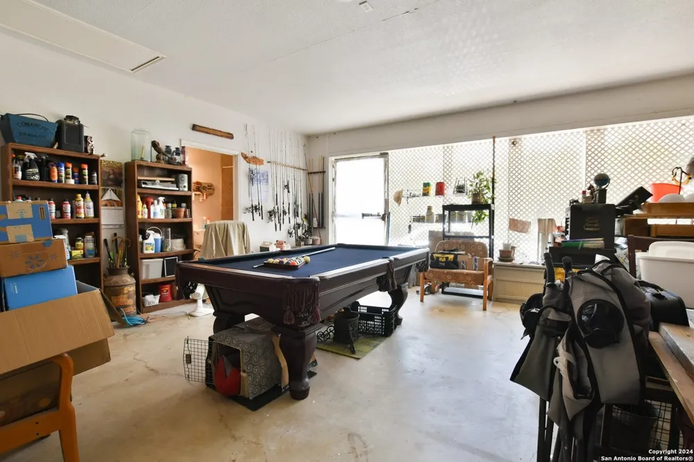 101 Harbour View Lakehills, TX 78063