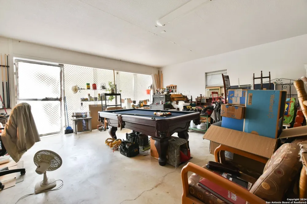 101 Harbour View Lakehills, TX 78063