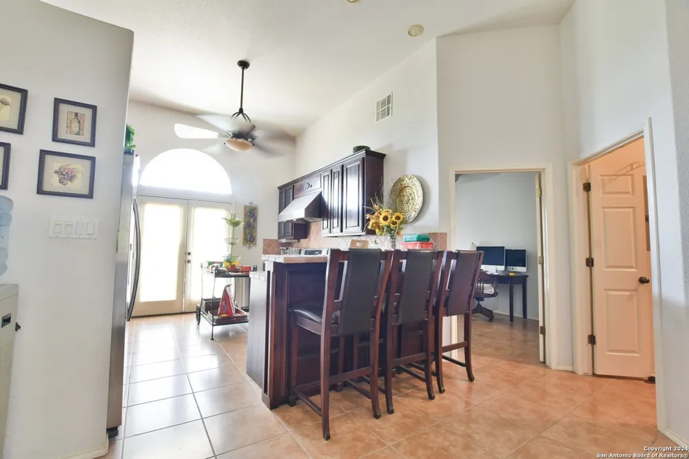101 Harbour View Lakehills, TX 78063