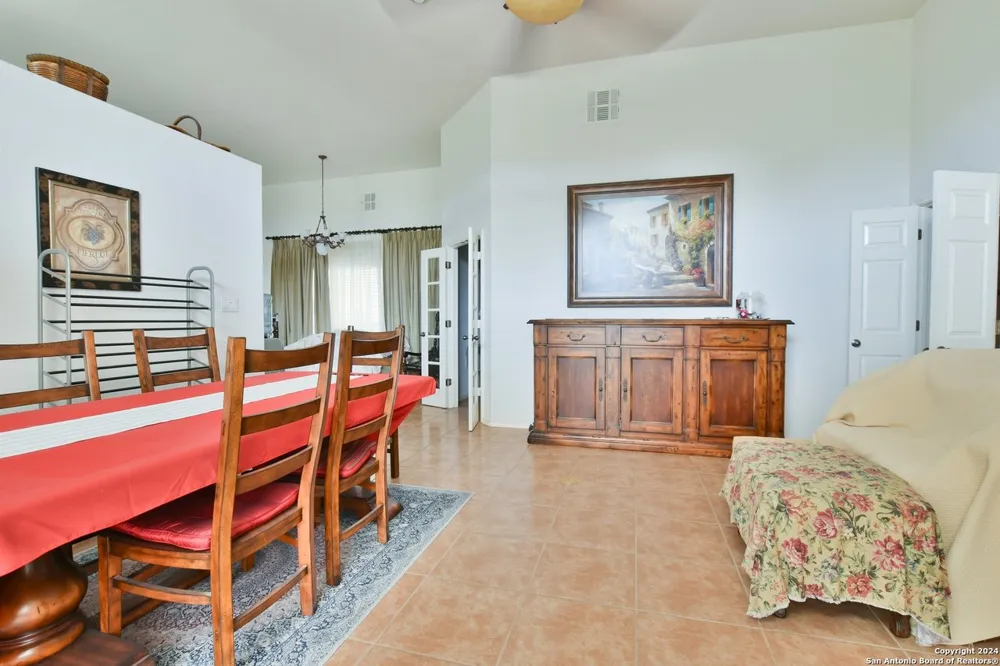101 Harbour View Lakehills, TX 78063