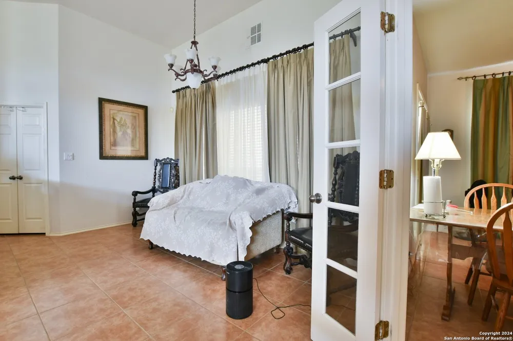 101 Harbour View Lakehills, TX 78063