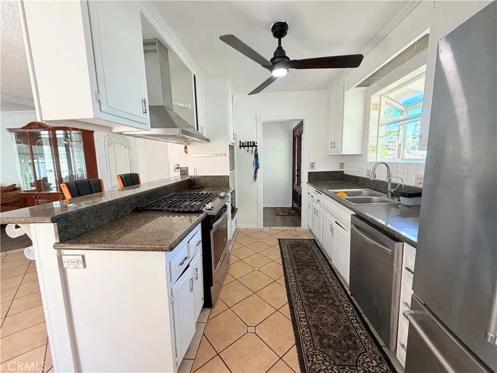 9423 Woodley Los Angeles, CA 91343