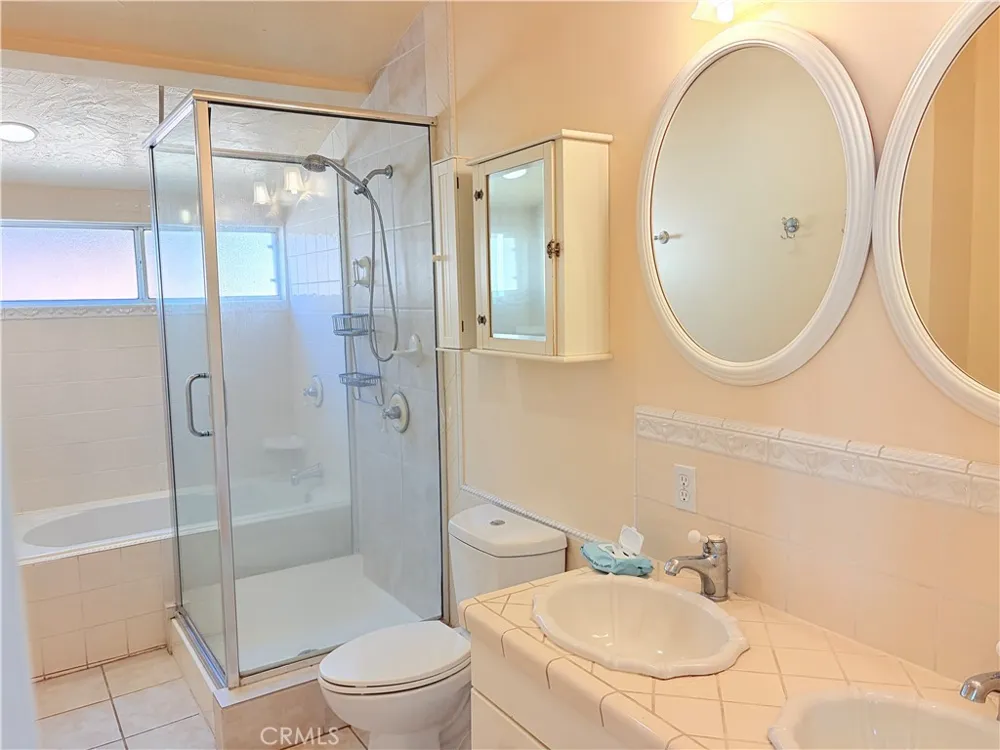9423 Woodley Los Angeles, CA 91343
