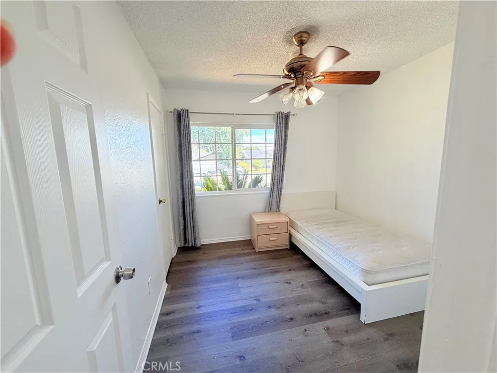 9423 Woodley Los Angeles, CA 91343