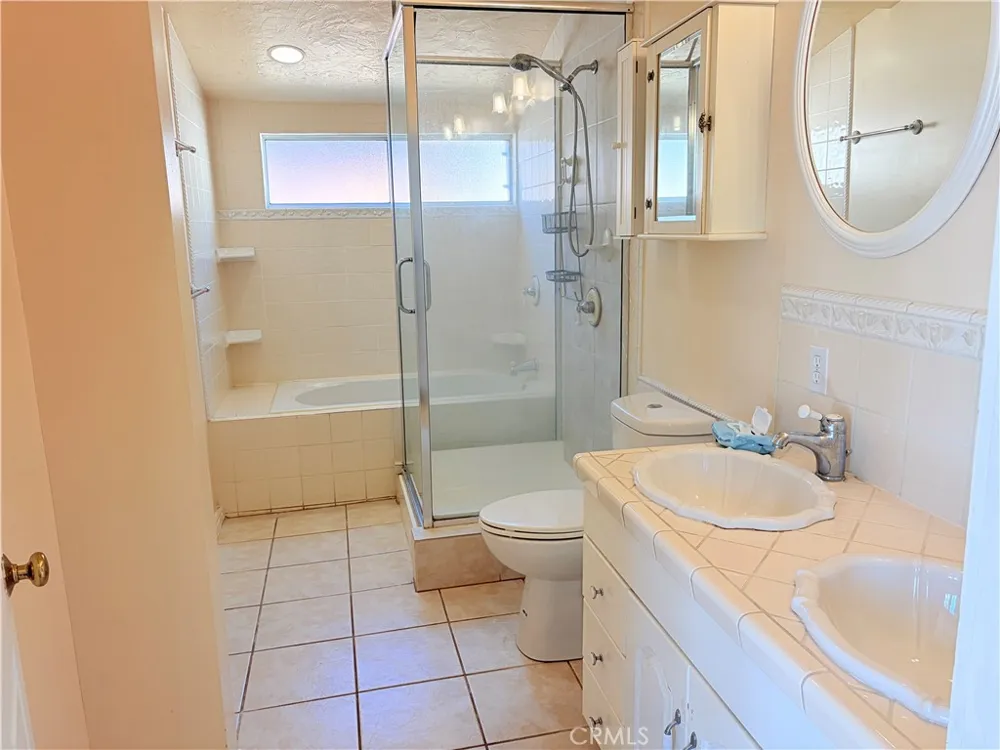 9423 Woodley Los Angeles, CA 91343