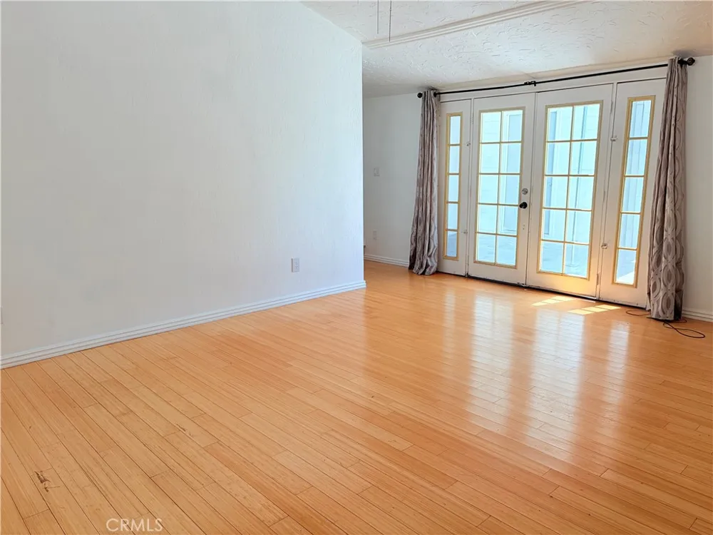9423 Woodley Los Angeles, CA 91343