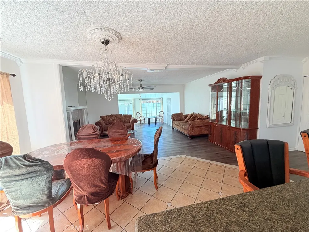 9423 Woodley Los Angeles, CA 91343