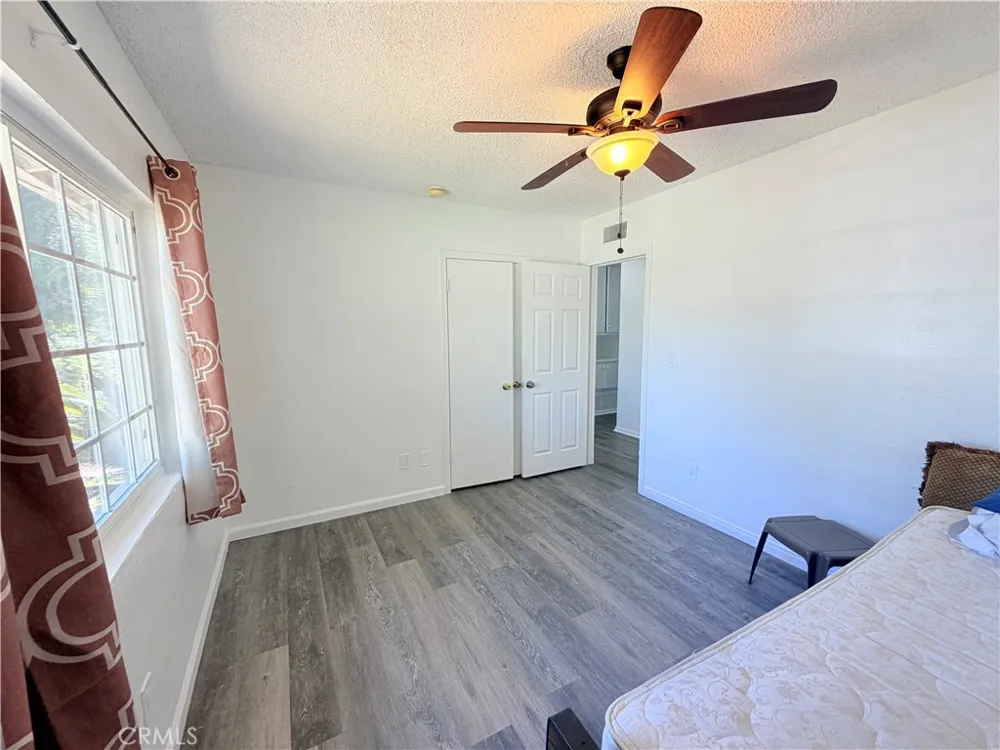 9423 Woodley Los Angeles, CA 91343