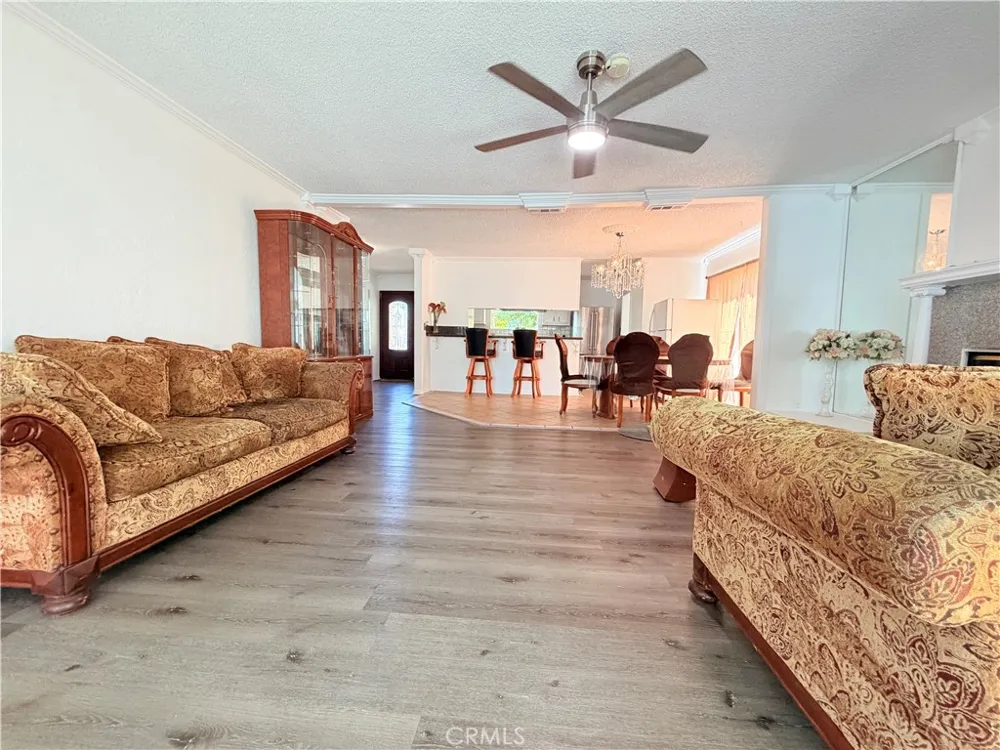 9423 Woodley Los Angeles, CA 91343