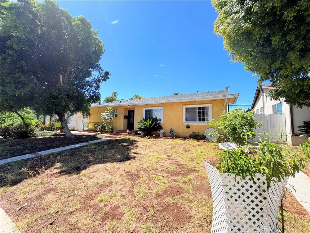 9423 Woodley Los Angeles, CA 91343