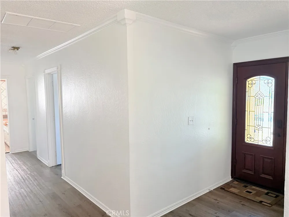 9423 Woodley Los Angeles, CA 91343