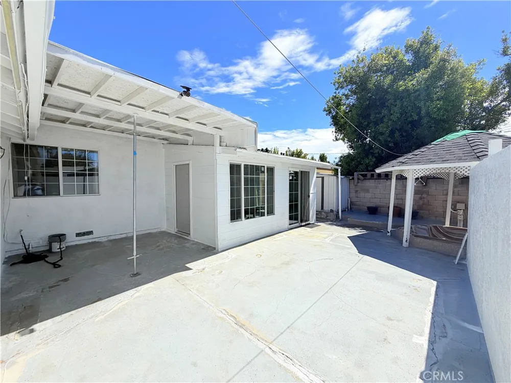 9423 Woodley Los Angeles, CA 91343