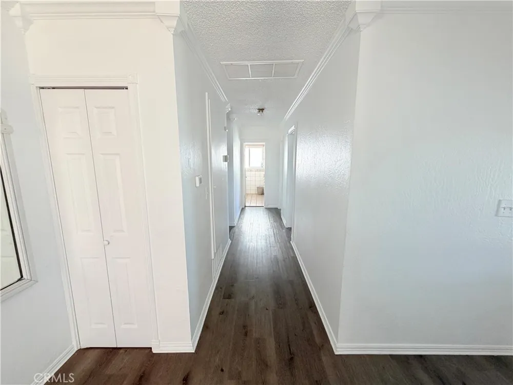9423 Woodley Los Angeles, CA 91343