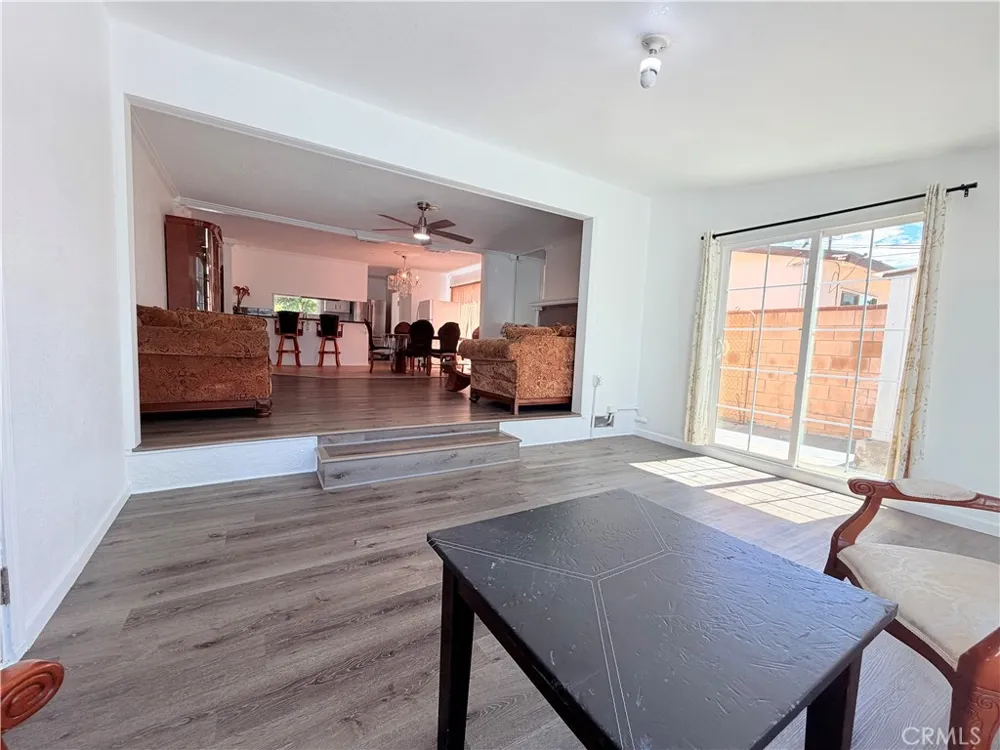 9423 Woodley Los Angeles, CA 91343
