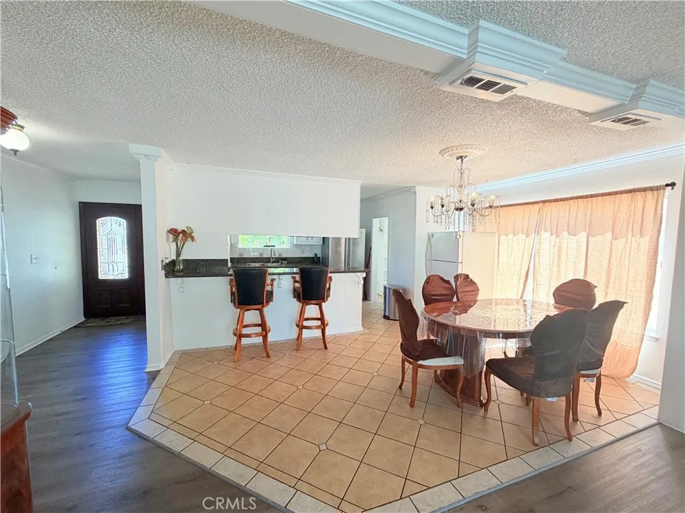 9423 Woodley Los Angeles, CA 91343