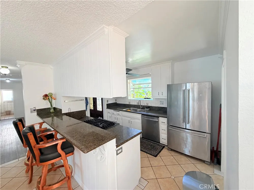 9423 Woodley Los Angeles, CA 91343