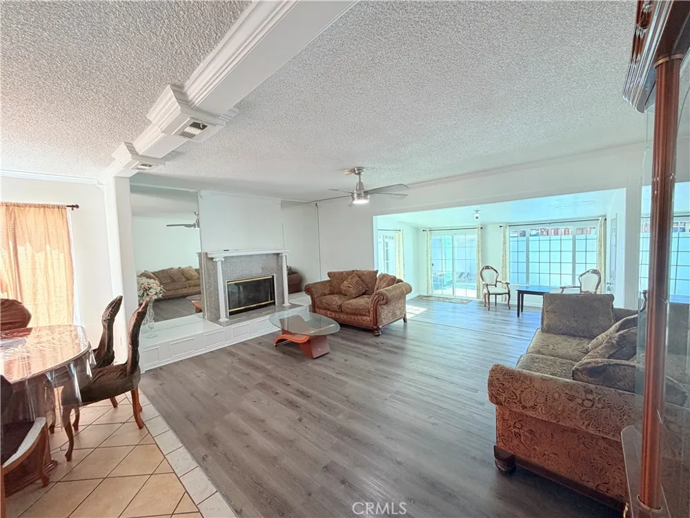 9423 Woodley Los Angeles, CA 91343
