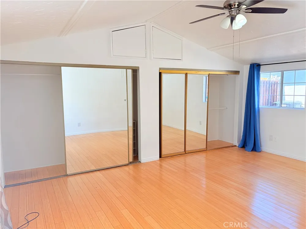 9423 Woodley Los Angeles, CA 91343