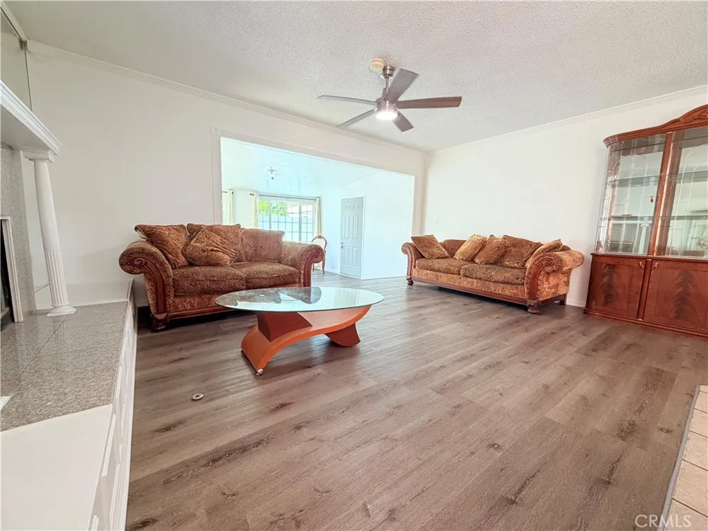 9423 Woodley Los Angeles, CA 91343