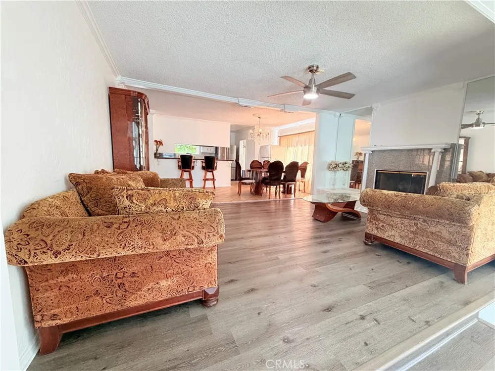 9423 Woodley Los Angeles, CA 91343