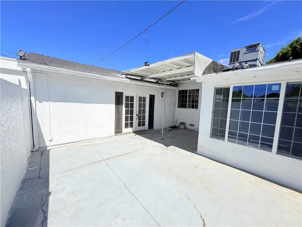 9423 Woodley Los Angeles, CA 91343
