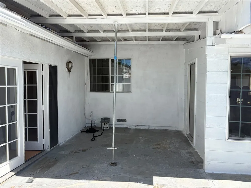 9423 Woodley Los Angeles, CA 91343