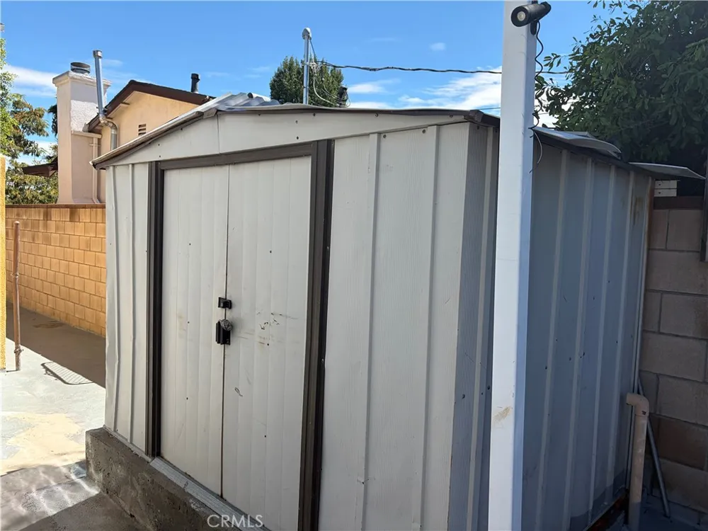9423 Woodley Los Angeles, CA 91343
