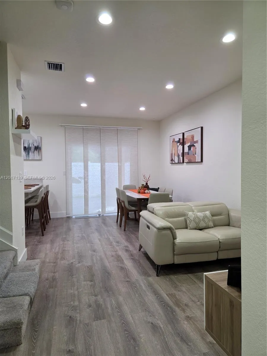 11079 W 32nd Ln Hialeah, FL 33018