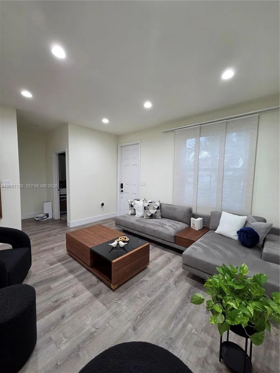 11079 W 32nd Ln Hialeah, FL 33018