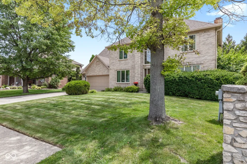 7101 Lakeside Woods Drive Indianapolis, IN 46278