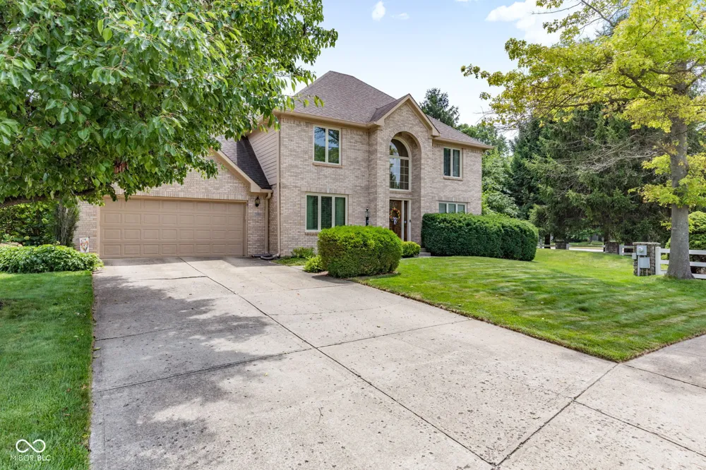 7101 Lakeside Woods Drive Indianapolis, IN 46278