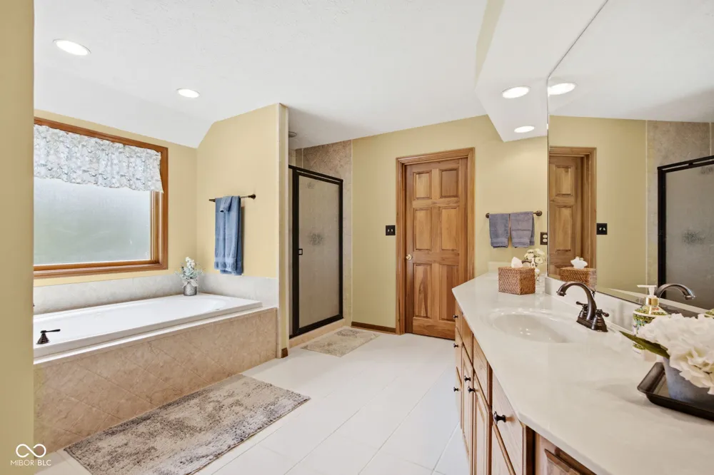 7101 Lakeside Woods Drive Indianapolis, IN 46278